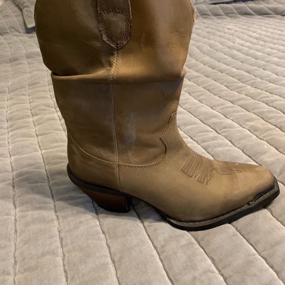 Women’s cowgirl boots!